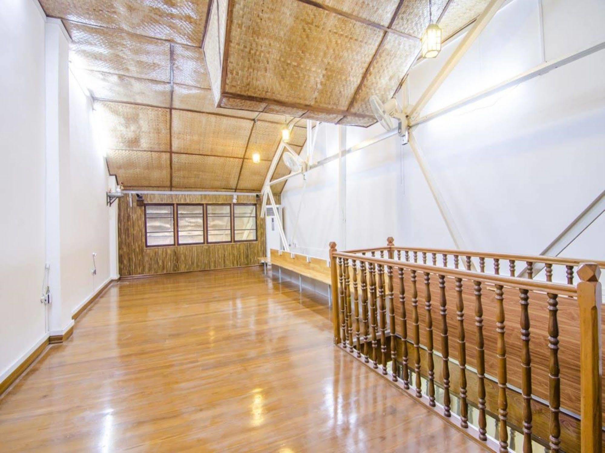Min Galar Par Hostel Yangon Exterior foto